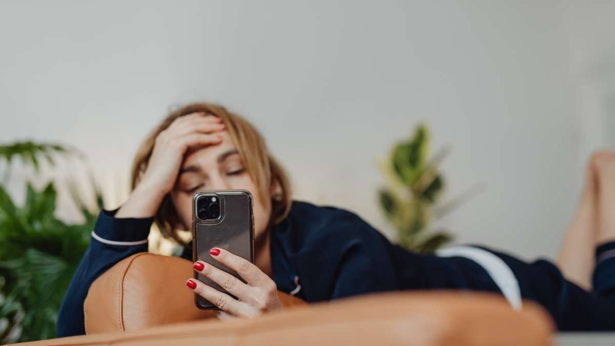 Social media fatigue - cosa significa e quali comportamenti emergono